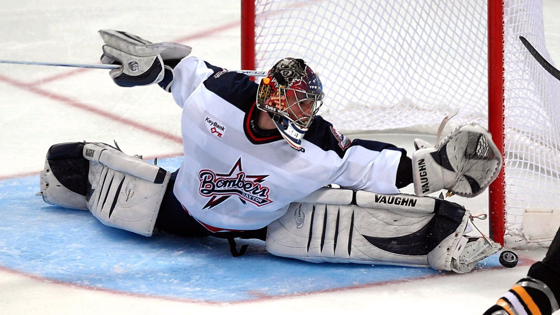 梅西第八次捧起金球奖 阿根廷巨星再创足坛历史